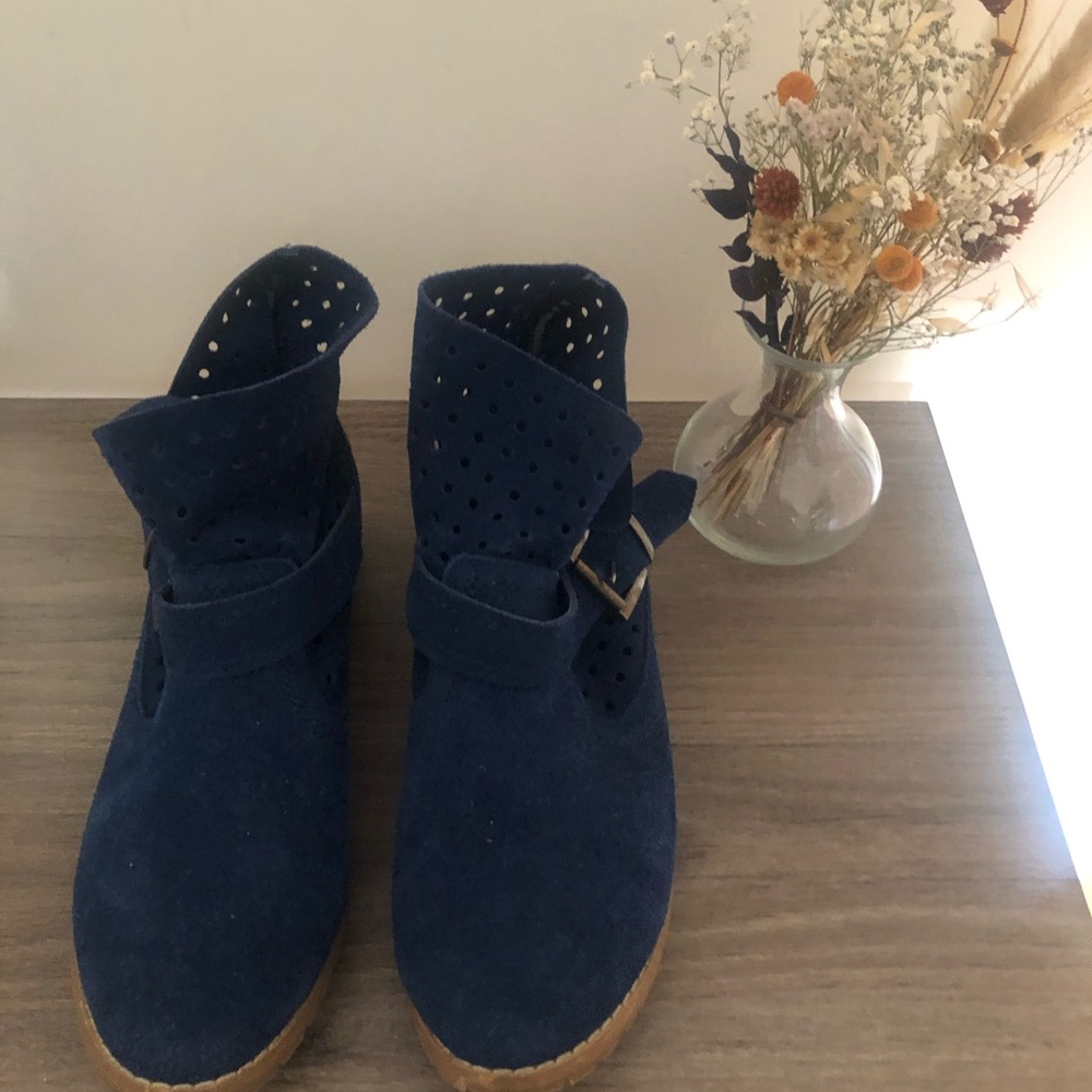 Restricted booties - Picture 5 of 8